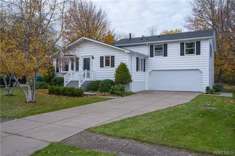 4364 Chisholm Trl, Hamburg, NY 14075
