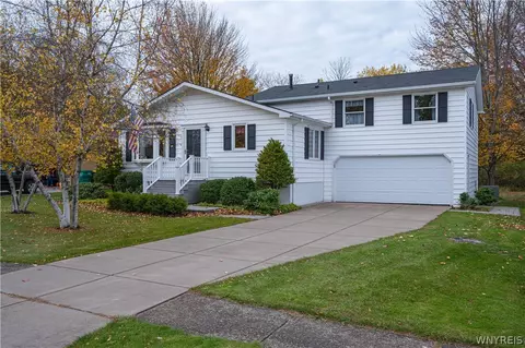 4364 Chisholm Trl, Hamburg, NY 14075