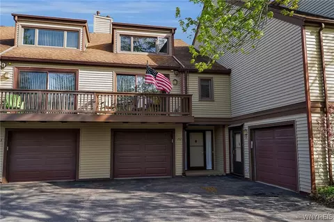 252 Old Meadow Dr, East Amherst, NY 14051