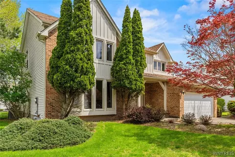 5683 Kippen Dr, East Amherst, NY 14051