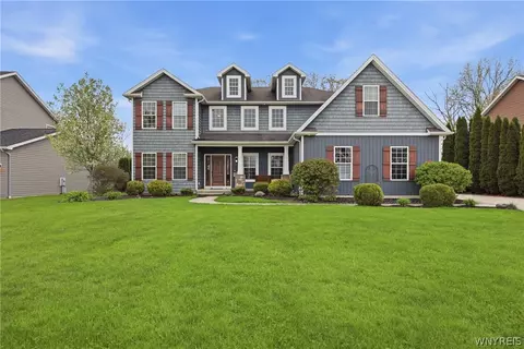 3418 Ashwood Dr, Wheatfield, NY 14120