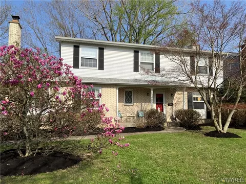 41 Kingswaye Dr, Amherst, NY 14221
