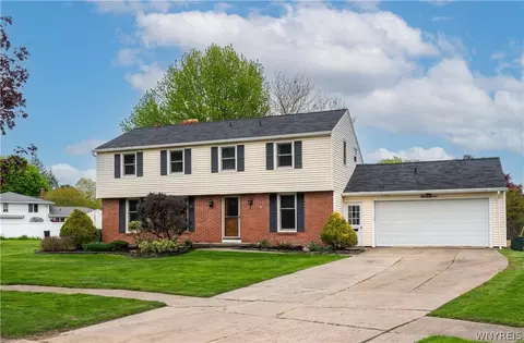 17 Fox Chapel Ct, Amherst, NY 14221