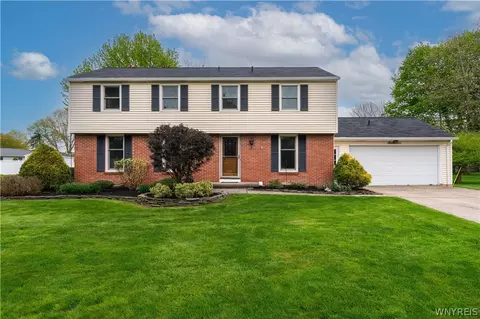 17 Fox Chapel Ct, Amherst, NY 14221