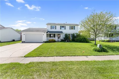 6396 Mayflower Ln, Lake View, NY 14085