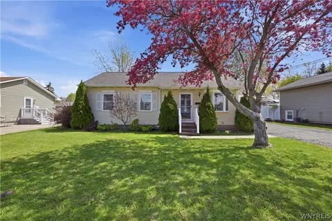 1331 102nd St, Niagara Falls, NY 14304