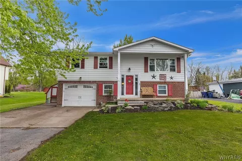 56 Schoelles Rd, Amherst, NY 14228