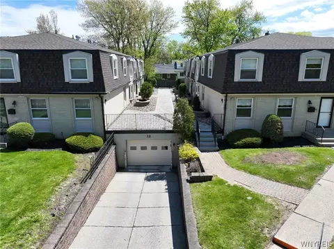 32 Bernhardt Dr #6, Amherst, NY 14226