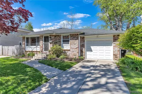 43 Glendale Dr, Lancaster, NY 14086