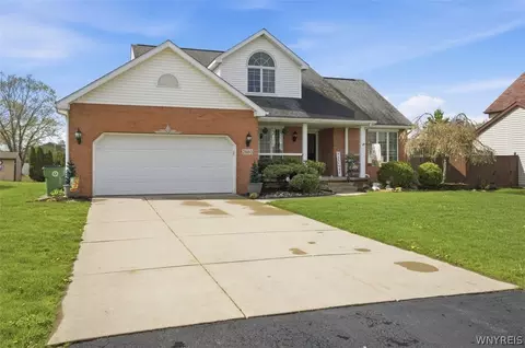 2660 David Dr, Wheatfield, NY 14304