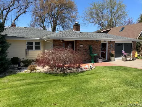 8743 Lakeview Dr, Somerset, NY 14012