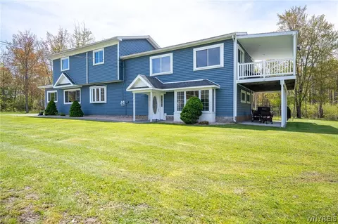 565 Laurel St, Evans, NY 14006