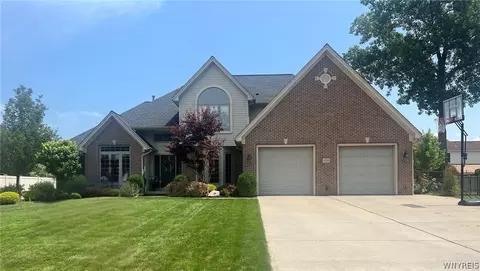 4059 Foxwood Ln, Buffalo, NY 14221
