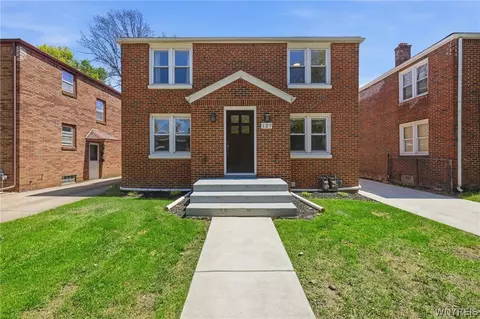 127 Chamberlin Dr, West Seneca, NY 14210