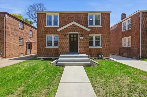 127 Chamberlin Dr, West Seneca, NY 14210