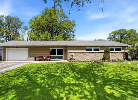 52 Donna Ct, Depew, NY 14043