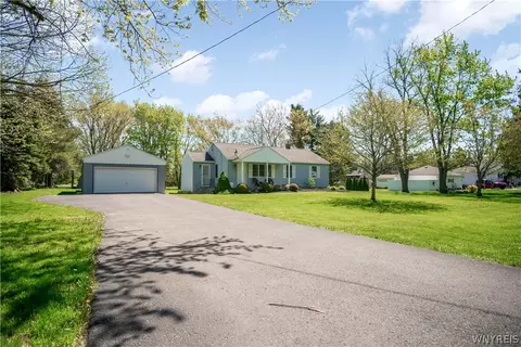 6277 Townline Rd, Pendleton, NY 14120