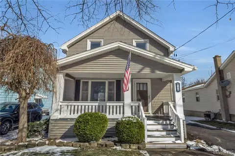 40 Norwood Dr, West Seneca, NY 14224