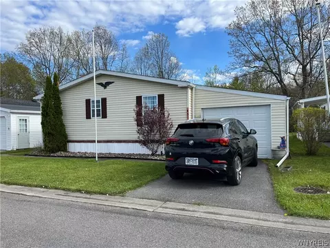 451 Jim Kelly Dr, Lockport, NY 14094
