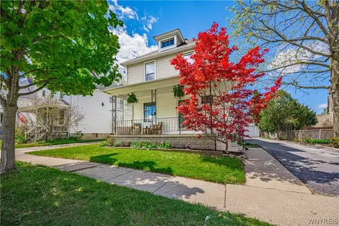 7 Woodlawn Ave, Lancaster, NY 14086