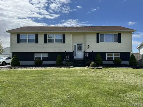 3844 Mapleton Rd, Wheatfield, NY 14120