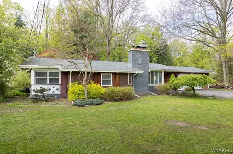 410 Chairfactory Rd, Elma, NY 14059