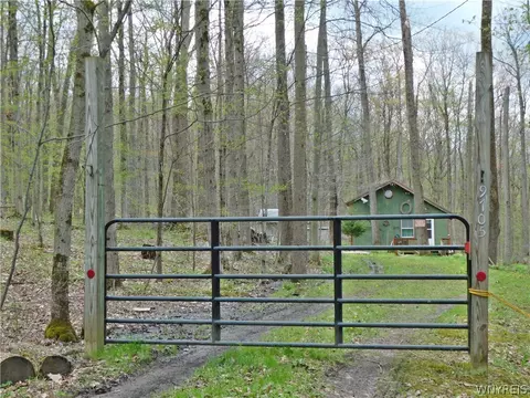 9705 White Meeting House Rd, New Hudson, NY 14727