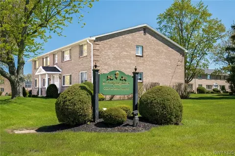 135 Old Lyme Dr #2, Amherst, NY 14221