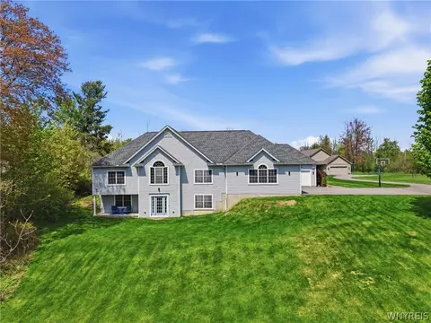 6784 Milestrip Rd, Orchard Park, NY 14127