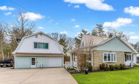 6105 Newton Rd, Orchard Park, NY 14127