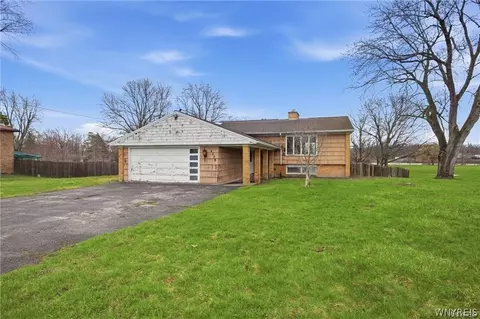 4238 Tonawanda Creek Rd, Pendleton, NY 14120