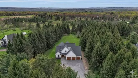 8778 Center St, Holland, NY 14080