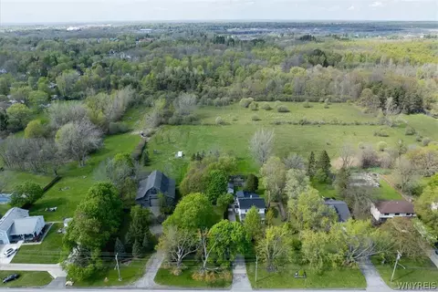 242 Pleasant View Dr, Lancaster, NY 14086