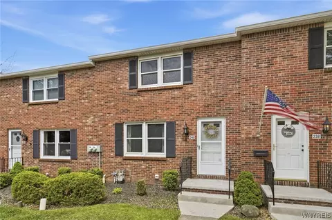 240 Wimbledon Ct, West Seneca, NY 14224