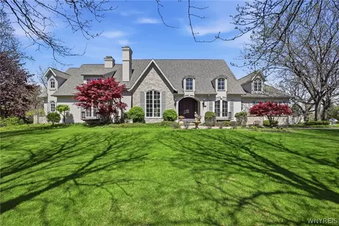 224 Village Pointe Ln, Amherst, NY 14221