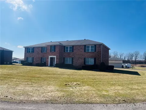 6868 Nickis Ln, Wheatfield, NY 14304
