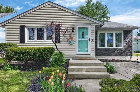 780 Oneida St, Lewiston, NY 14092