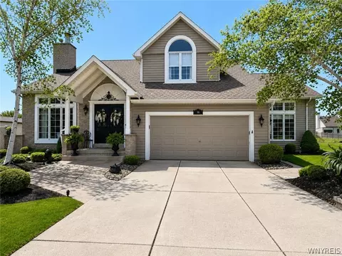 16 Woodstream Cir, Grand Island, NY 14072