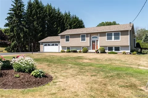 7412 S Pearl Rd, Oakfield, NY 14125