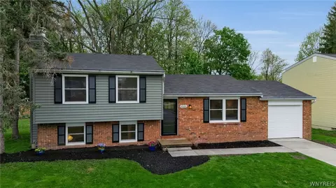 4584 Buckingham Ln, Hamburg, NY 14075