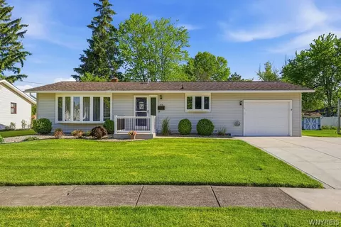 558 Applewood Dr, Porter, NY 14174