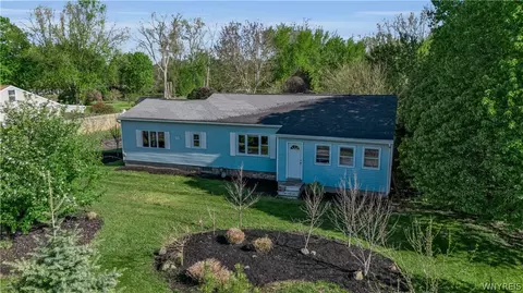 5565 Ridge Rd, Lockport, NY 14094