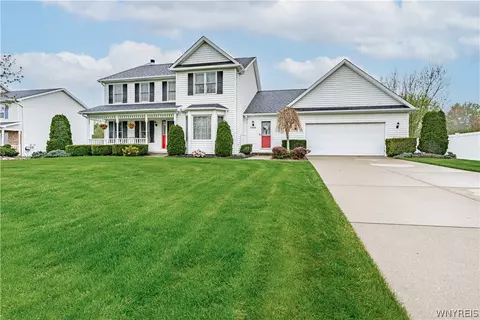 5504 Hallmark Ln, Lockport, NY 14094