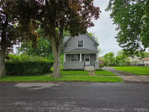 121 Fredericka St, North Tonawanda, NY 14120