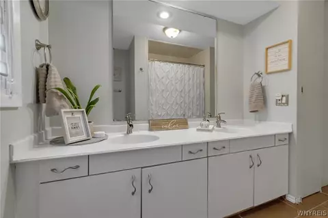 Bath - 280 Pine St, Aurora, NY 14052 photo 4 of 8