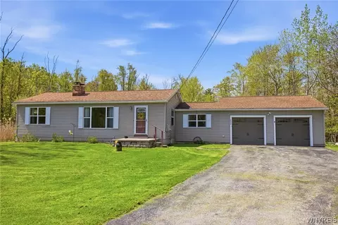 2052 Crittenden Rd, Alden, NY 14004