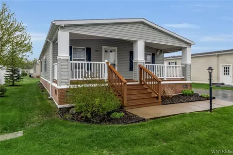 9899 Tobermory Ave, Clarence, NY 14031