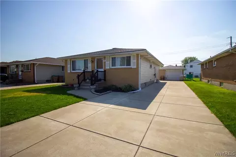 60 Joanne Ln, Cheektowaga, NY 14227