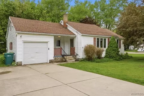 6339 May Dr, Hamburg, NY 14075
