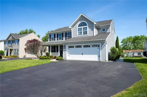 26 Morris Cres, West Seneca, NY 14224